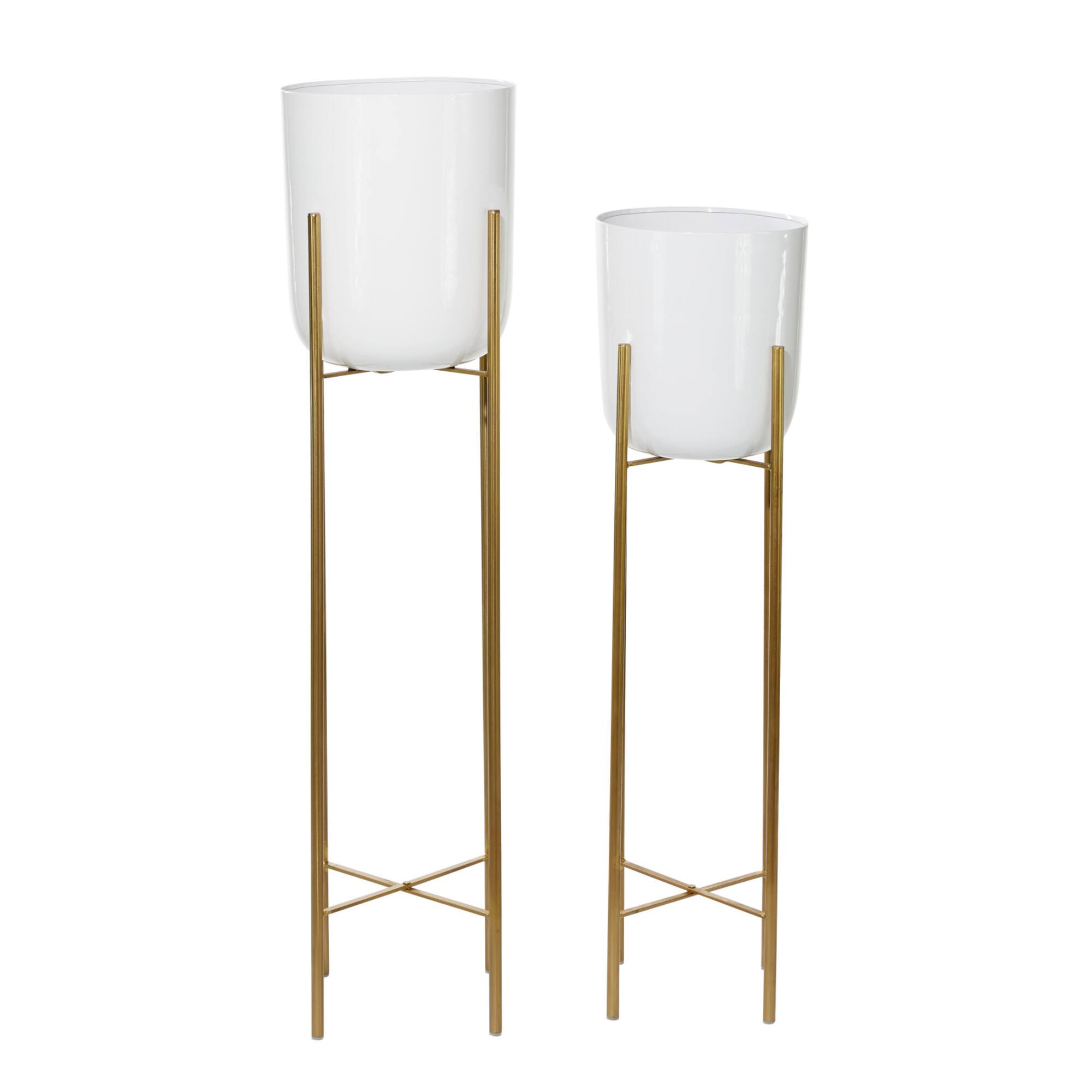 CosmoLiving by Cosmopolitan Set of 2 White Metal Contemporary Planter, 39", 46"